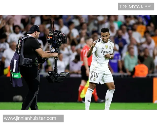 姆巴佩西甲前9轮狂轰10球追平C罗纪录成皇马新星