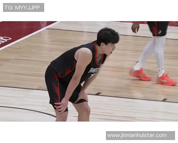 罗威飚中三分再度坐第一排杨瀚森与队友们欢乐庆祝瞬间回顾