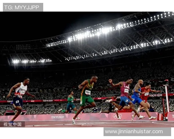 皮尔斯夜店偷瞄性感美女的紧张瞬间只需半秒钟的转头反应 皮尔斯夜店偷瞄性感美女的紧张瞬间只需半秒钟的转头反应