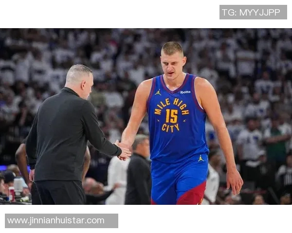 约基奇化身魔术师亚历山大与杨在费城的精彩对决 约基奇化身魔术师亚历山大与杨在费城的精彩对决