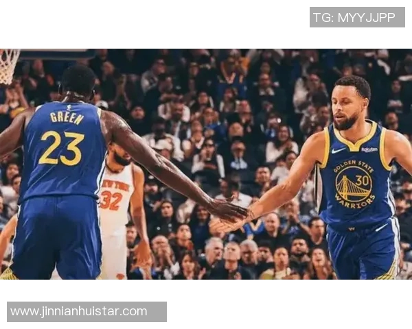 库里状态回暖对决尼克斯连续10场得分24贡献27分7助攻表现出色 库里状态回暖对决尼克斯连续10场得分24贡献27分7助攻表现出色