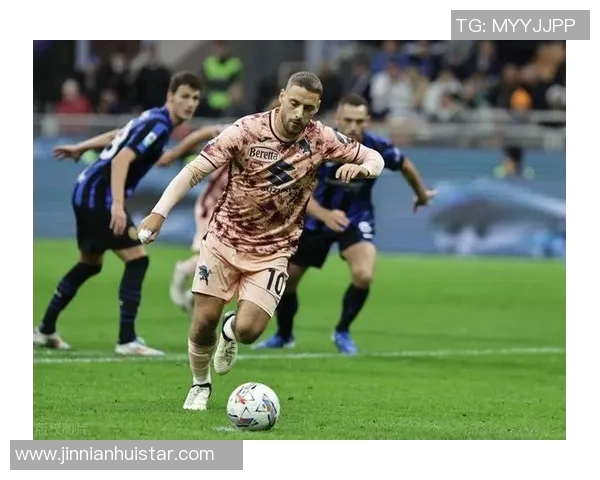 罗马球迷看台致敬德罗西表达友好情谊永不敌对 罗马球迷看台致敬德罗西表达友好情谊永不敌对